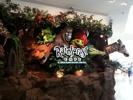 Visiting the last Rainforest Cafe in Illinois