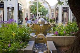 Stanford Shopping Center in Palo Alto, California - Kid-friendly  Attractions