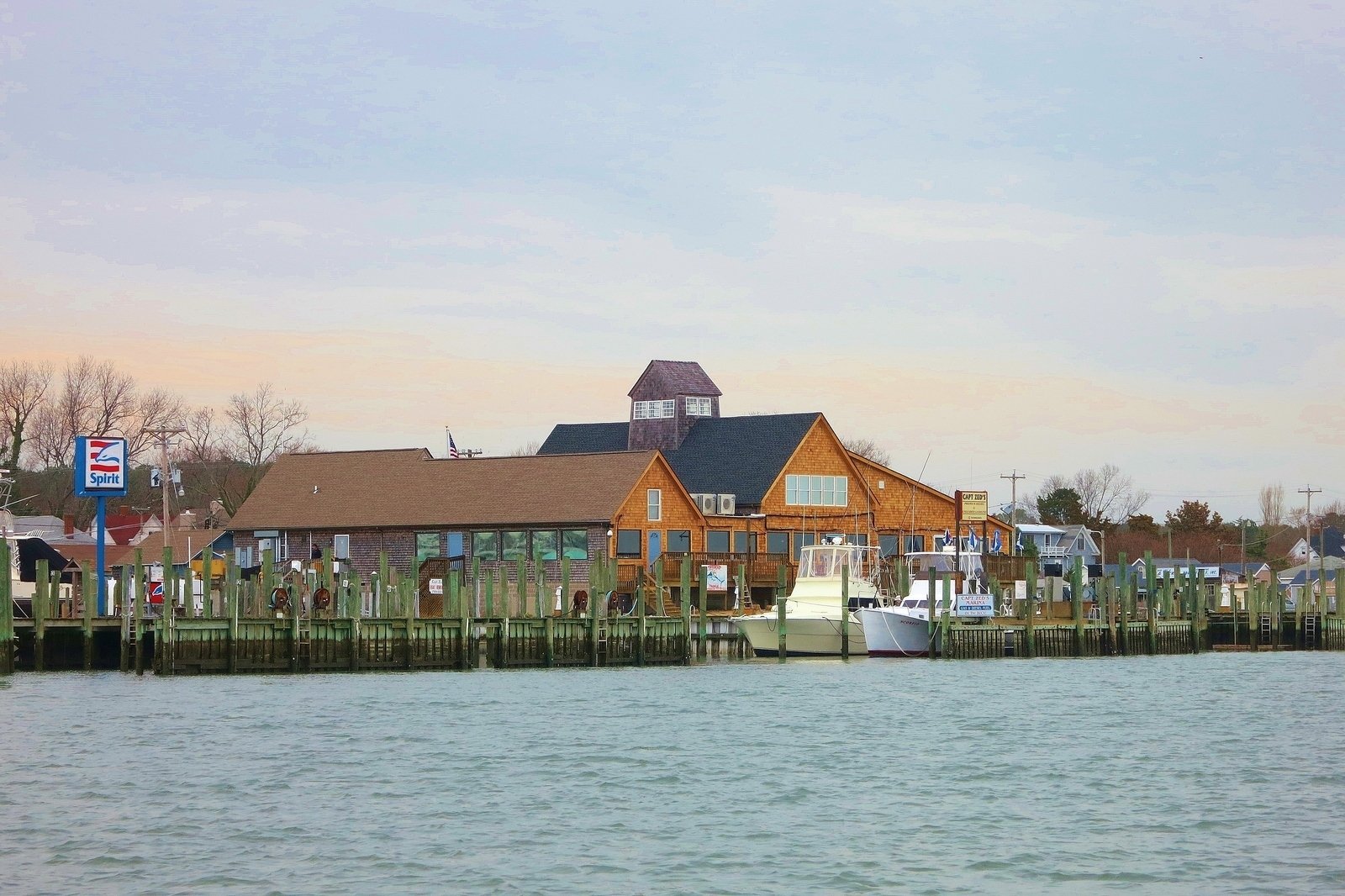 Island House Restaurant in Wachapreague, Virginia - Kid-friendly