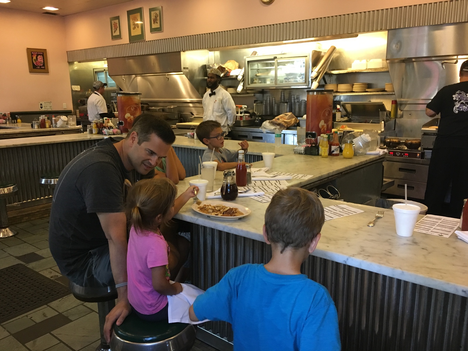 konto Opmærksom Minefelt The Camellia Grill in New Orleans, Louisiana - Kid-friendly Restaurants |  Trekaroo