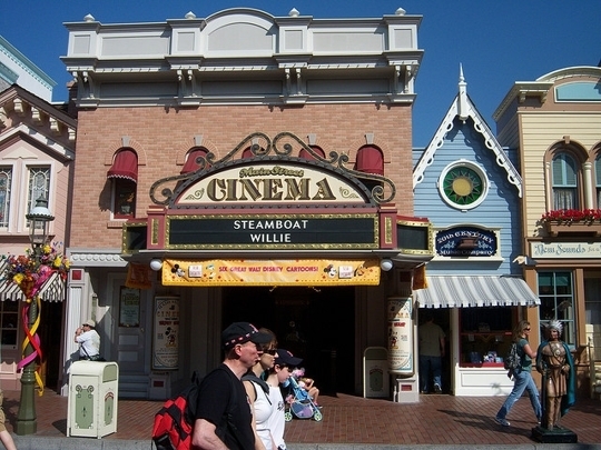 Main Street Cinema - Disneyland in Anaheim, California - Kid-friendly Attractions | Trekaroo